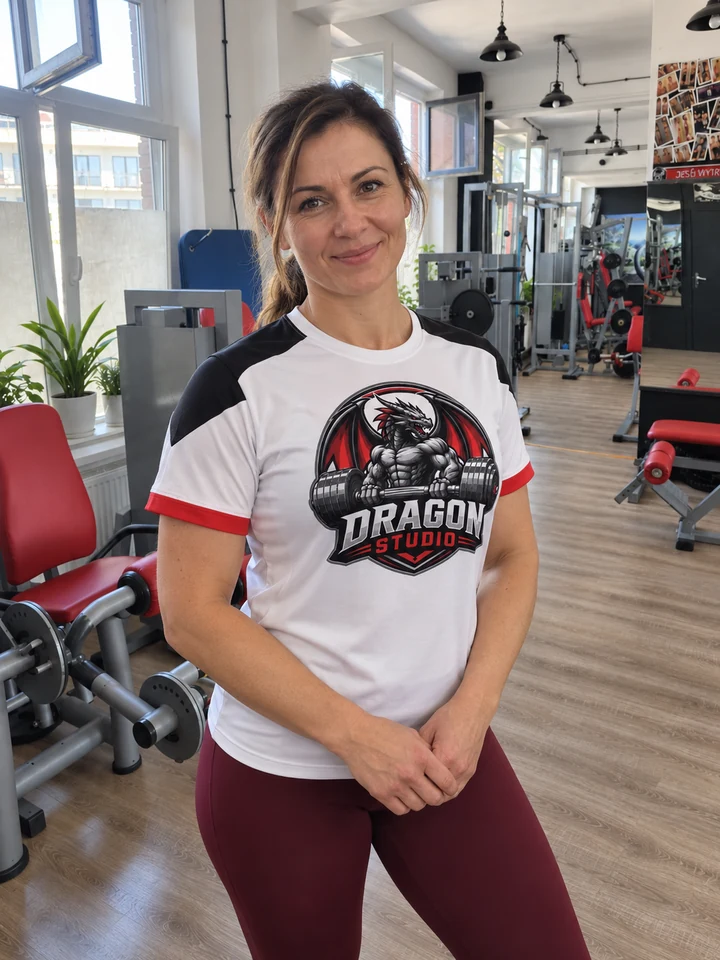 Anna — trener DragonStudio w sali treningowej