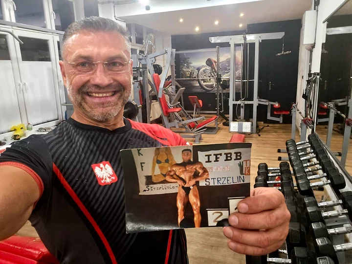 Krzysztof Dragon — trener DragonStudio w sali treningowej