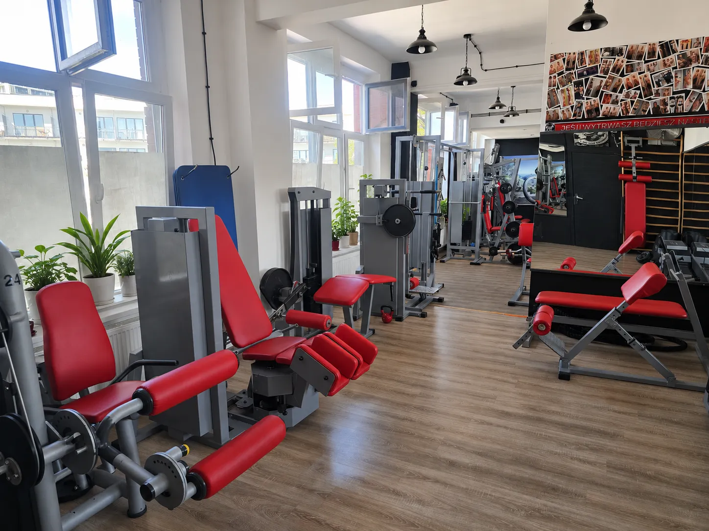 Szeroka przestrzeń treningowa Dragon Studio we Wrocławiu